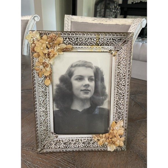 The Unbranded Brand Other - Vtg Ornate Gold White Tone Filigree Flower Embellished Picture Photo Frame  5x7